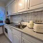 Sky & Homes Sturmmoewe I Reetdach-refugium Mit Parkgarten In Spo Апартаменты