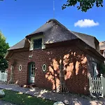 Sky & Homes Sturmmoewe I Reetdach-refugium Mit Parkgarten In Spo Bohl