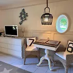Sky & Homes Sturmmoewe I Reetdach-refugium Mit Parkgarten In Spo * Bohl
