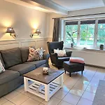 Sky & Homes Sturmmoewe I Reetdach-refugium Mit Parkgarten In Spo Bohl