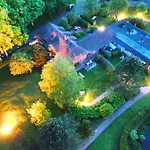 Sky & Homes Sturmmoewe I Reetdach-refugium Mit Parkgarten In Spo * Bohl