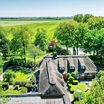 Sky & Homes Sturmmoewe I Reetdach-refugium Mit Parkgarten In Spo * Bohl