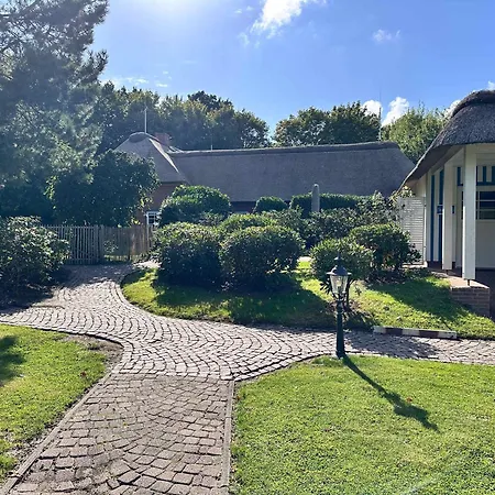 Apartment Sky & Homes Sturmmoewe I Reetdach-refugium Mit Parkgarten In Spo Sankt Peter-Ording
