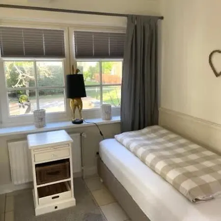 Apartamento Sky & Homes Sturmmoewe I Reetdach-refugium Mit Parkgarten In Spo *