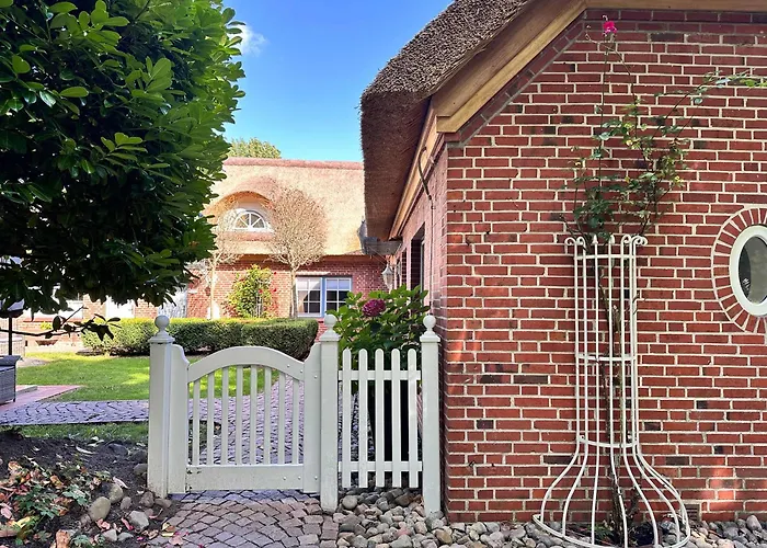 Sky & Homes Sturmmoewe I Reetdach-refugium Mit Parkgarten In Spo *