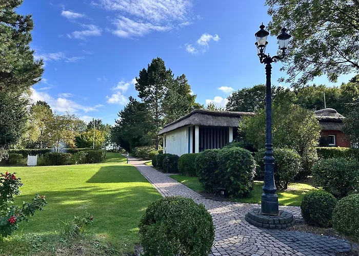 Sky & Homes Sturmmoewe I Reetdach-refugium Mit Parkgarten In Spo Appartement