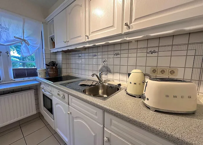 Sky & Homes Sturmmoewe I Reetdach-refugium Mit Parkgarten In Spo Lejlighed